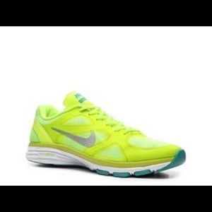 Nike dual fusion trainers