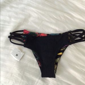 ILHA DE COCO Noir&Moonlit Garden Interlace Bottom