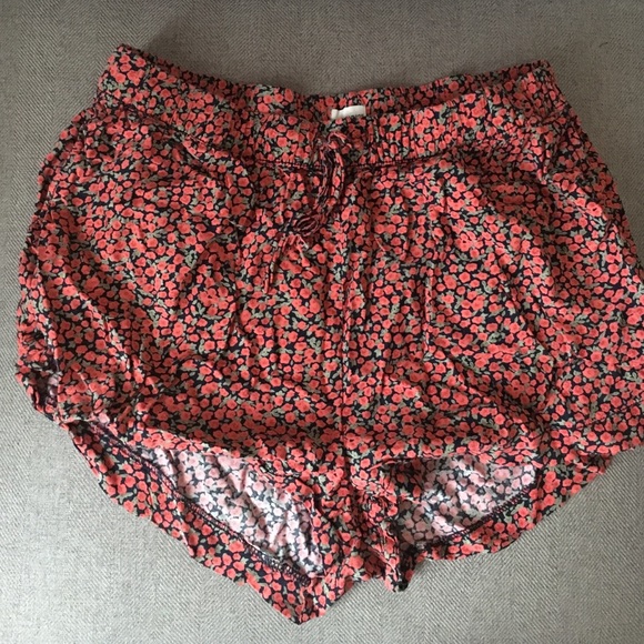 Cute floral shorts from Garage
