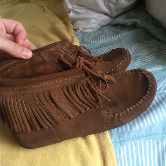 Size 8 Minnetonka boots, lightly used.