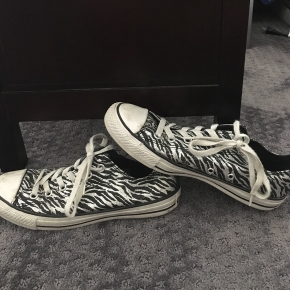 Zebra print converse!!:)