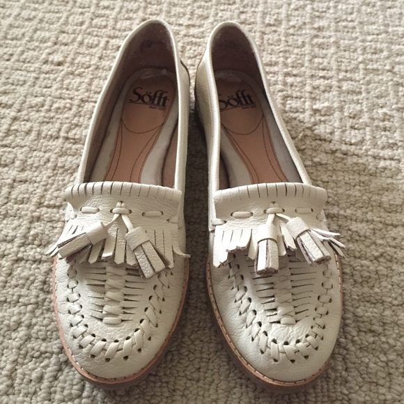 Leather flats with tassels