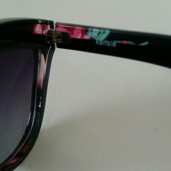 Retro-Chic Cat Eye Frames with Floral Pattern Trim - Picture 5 of 8