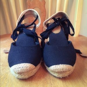 Black/Tan Lace Up Wedges