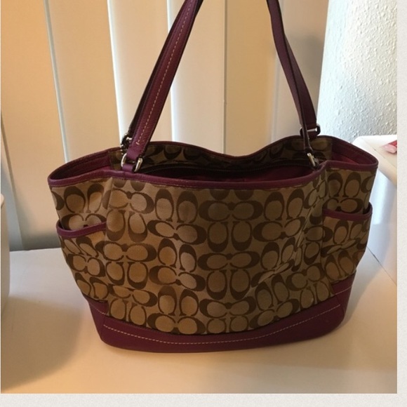 Coach Carrie Shoulder bag