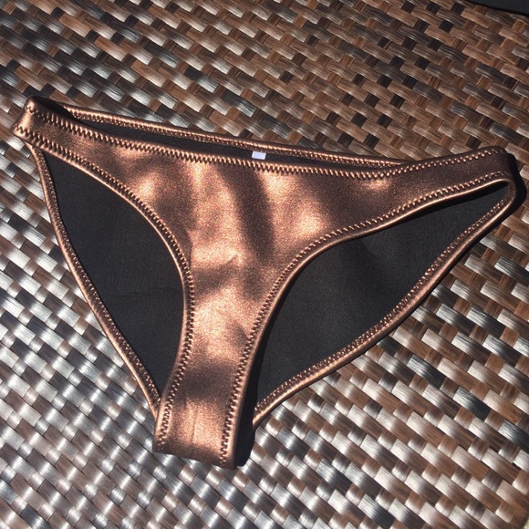 Triangl look a like two piece bikini - Picture 2 of 4