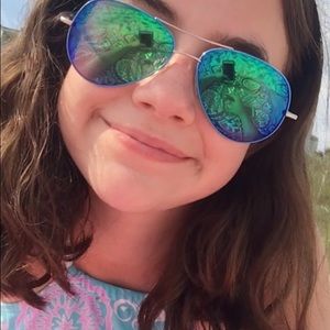 Meet your Posher, Lizzie