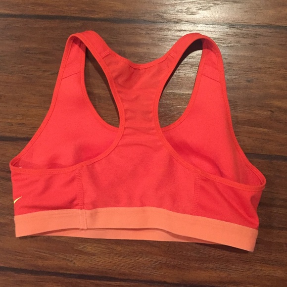 brand new!! Nike sports bra - Picture 2 of 2