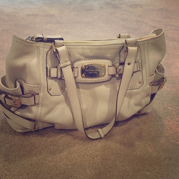 Authentic Michael Kors creme shoulder bag