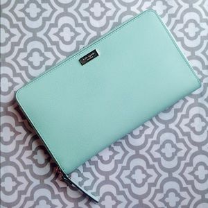 NWT Kate spade newbury lane talla travel wallet