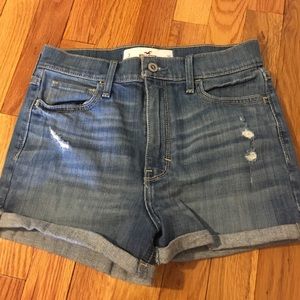 HOLLISTER DISTRESSED DENIM HIGH WAISTED SHORTS