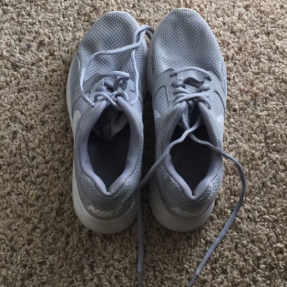 Nike roshe runs!