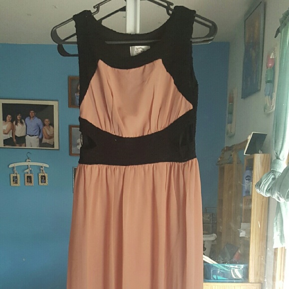 Dress - Picture 2 of 3