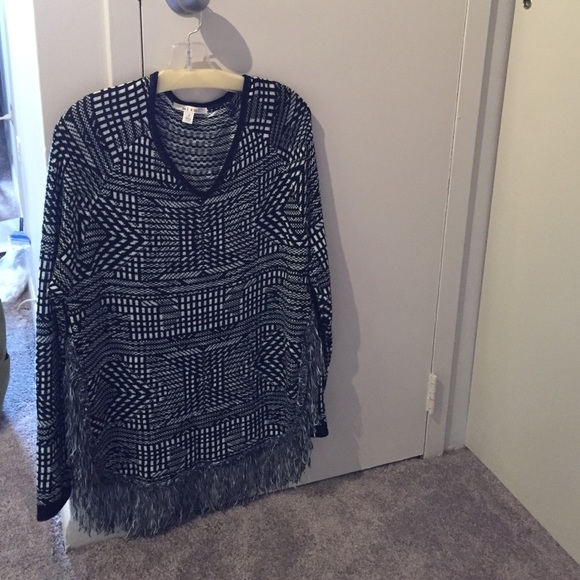 Long black and white sweater S