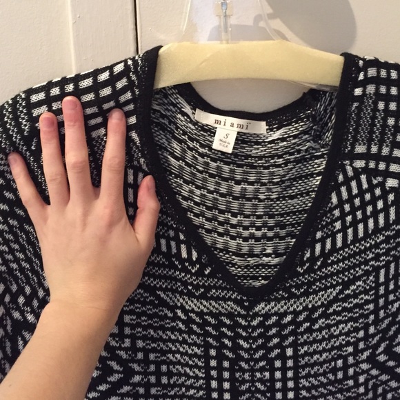 Long black and white sweater S - Picture 2 of 4