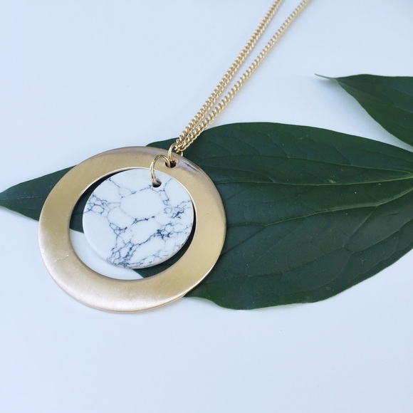 NWT || Gold Marble Long Pendant Necklace - Picture 2 of 4