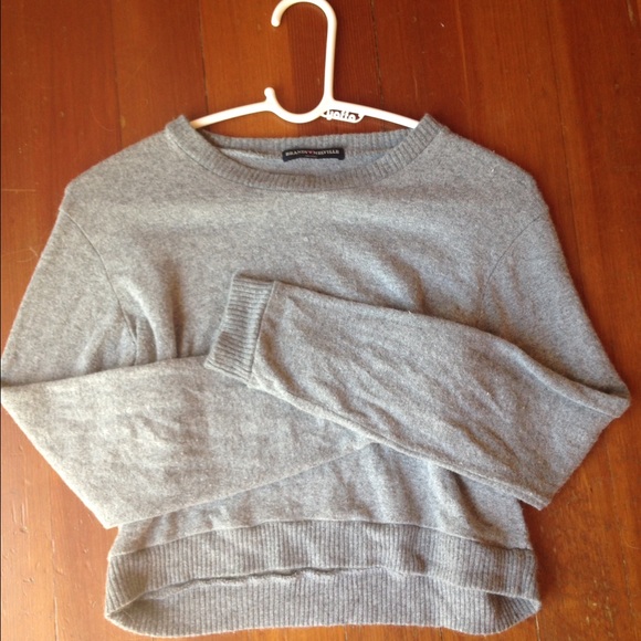 Brandy Melville cropped sweater