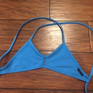 blue jolyn vent top!