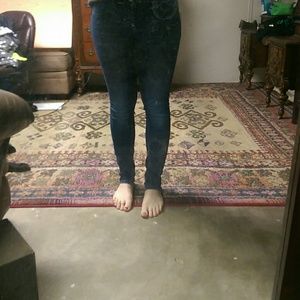 Low rise skinny jeans