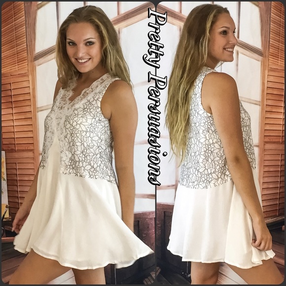 CLEARANCE‼️Secret Origins White Lace Tunic Dress - Picture 2 of 4