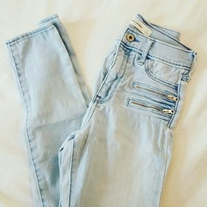 Light Wash Natural Waist Skinny Jeans