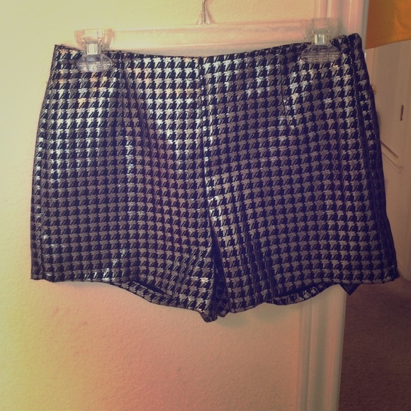 Shorts - Picture 1 of 3