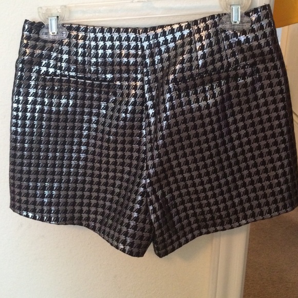 Shorts - Picture 2 of 3