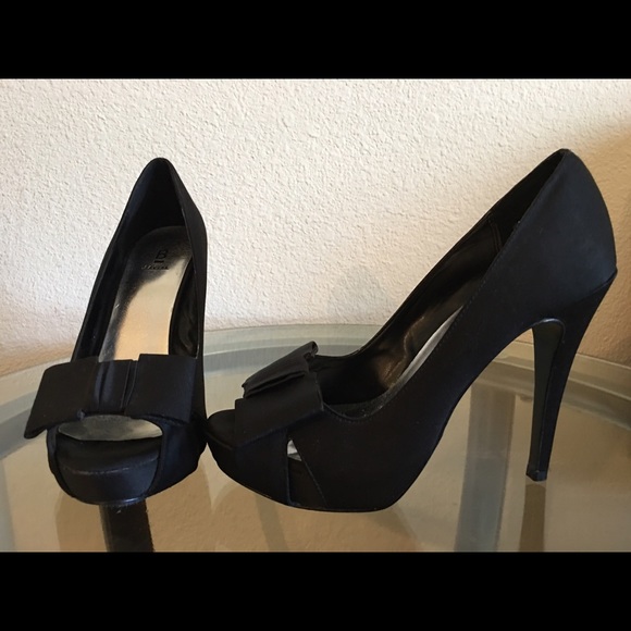 💕Moving SALE💕Black Satin Bow High Heels