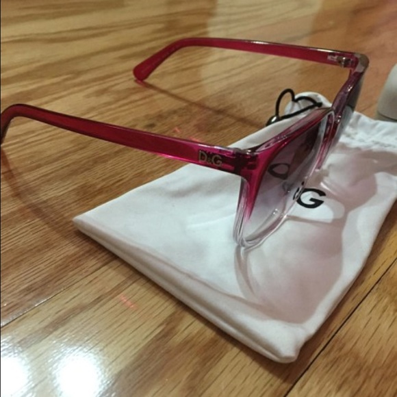 Pink dolce and Gabbana sunglasses - Picture 3 of 3