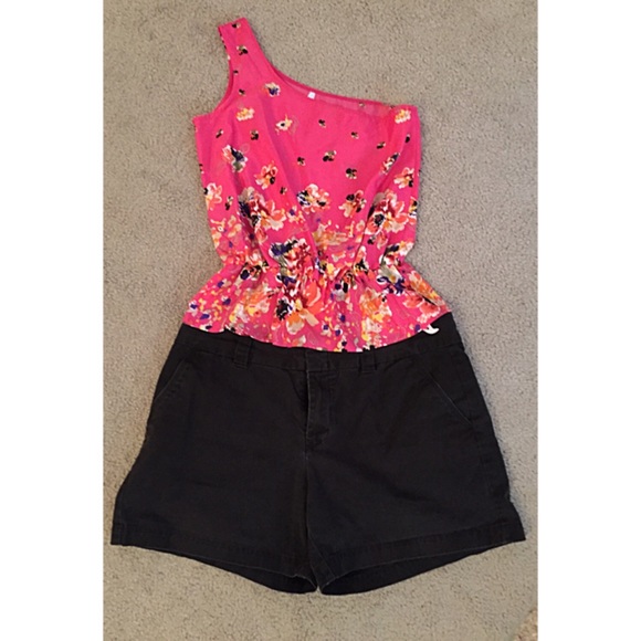 Beautiful pink flowered tank top