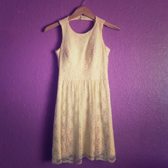 Yellow lace dress 💛 - Picture 1 of 4