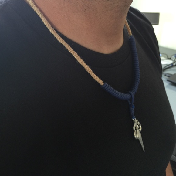 Spearhead men's twine and silver necklace - Picture 3 of 3