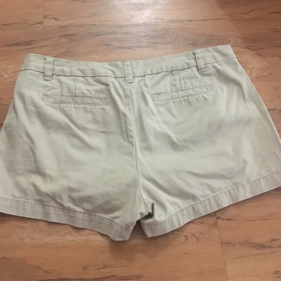 Khaki shorts - Picture 2 of 3