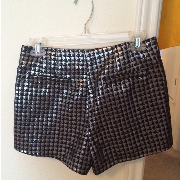 Shorts - Picture 2 of 3