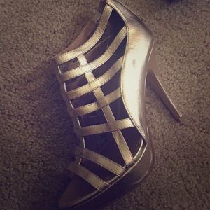 Gold gladiator heals