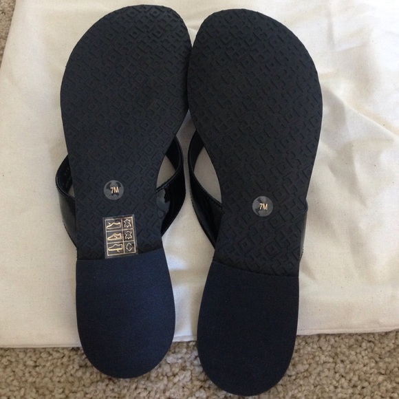 SOLD Authentic Tory Burch thora flip flops - Picture 2 of 3