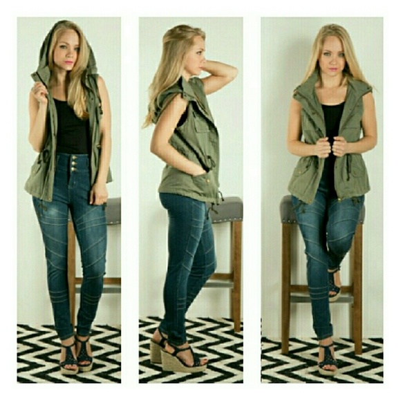 ONE MED LEFT! Lined Military Style Vest with Hood - Picture 3 of 4