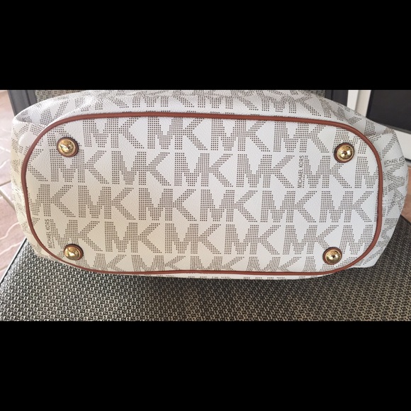 (SOLD) Michael Kors PVC Large Gathered Bag - Picture 3 of 4