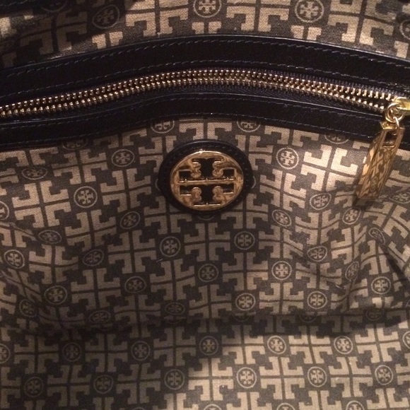 Tory Burch AUTHENTIC BLACK SHOULDER BAG - Picture 2 of 4