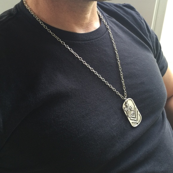 Men's silver Military chevron with crucifix NWOT - Picture 4 of 4