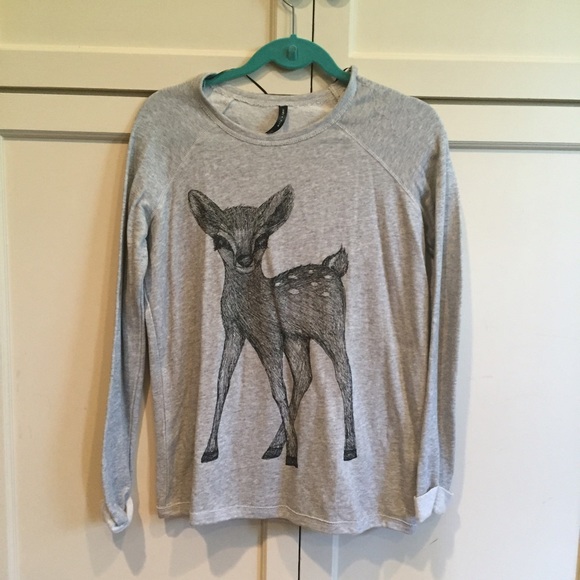 Lightweight pullover long sleeved top