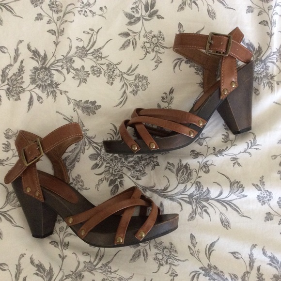 Clog Inspired Sandal Heel