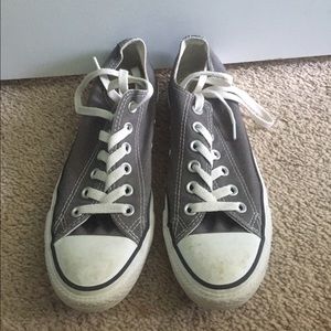 Gray low top converse