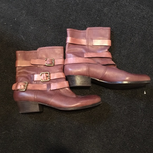 Nine West boots with buckles.Brown vintage America