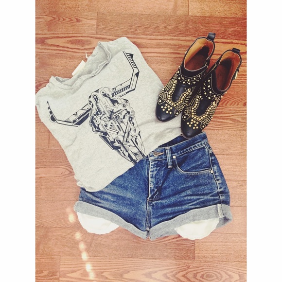 Tops - Abstract Skull Tee