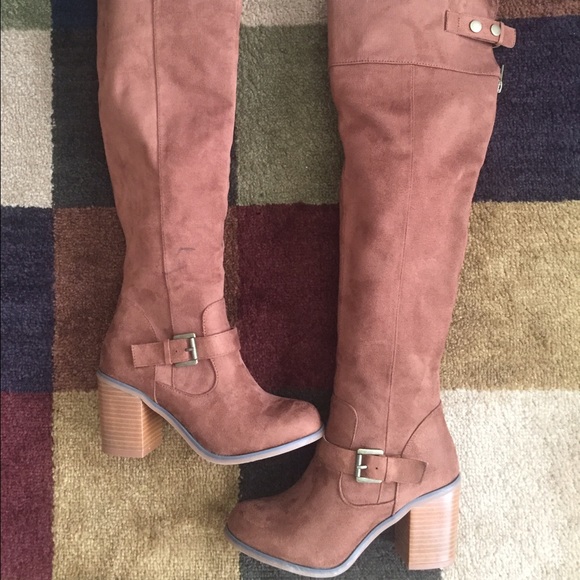 🎉BRAND NEW SUPER CUTE KNEE HIGH BOOTS🎉