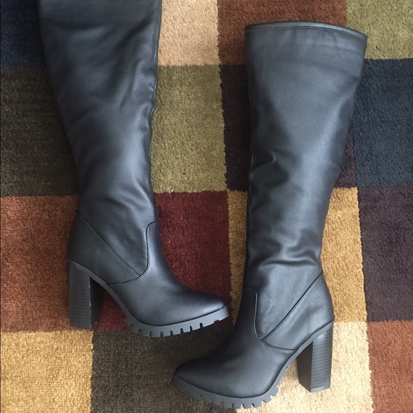 🎉BRAND NEW CHUNKY HEEL KNEE HIGH BOOTS🎉