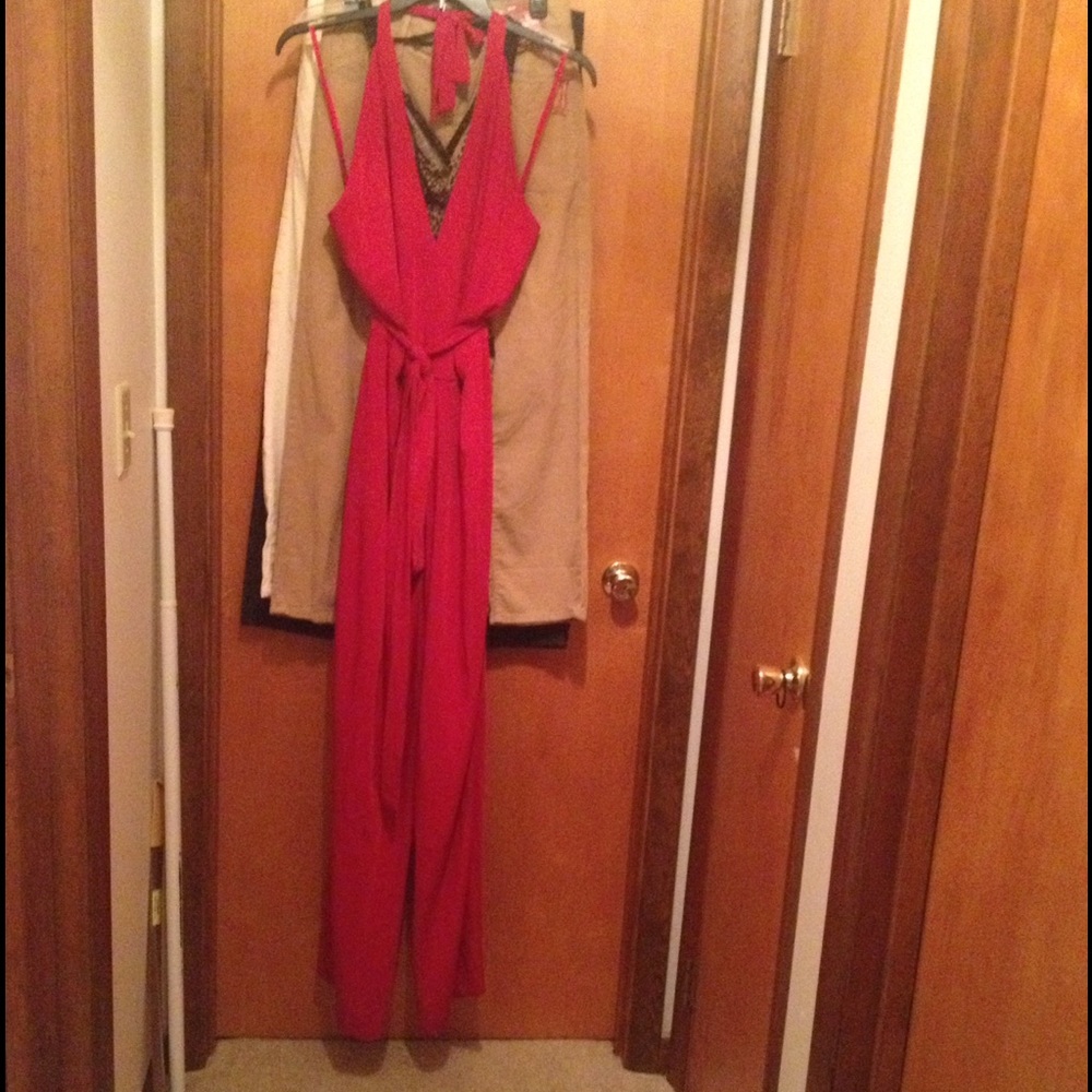 🆕💃🏻 Gorgeous red romper💃🏻🆕