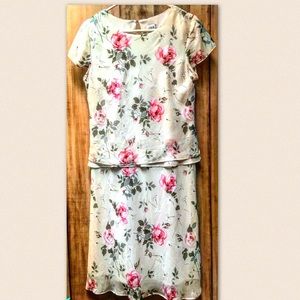 Beautiful Floral Long Dress Size 10 - Short Sleeve