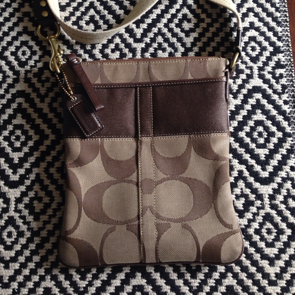 Classic Coach crossbody purse!
